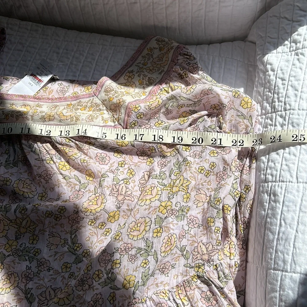 American Eagle flowy top.    Pale purple. Size S     Would easily fit Medium - Picture 6 of 14